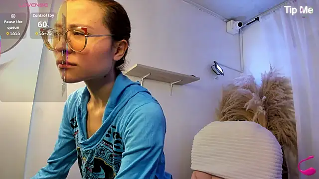alessandra shayk6 online show from September 2025 01:44:02 PM