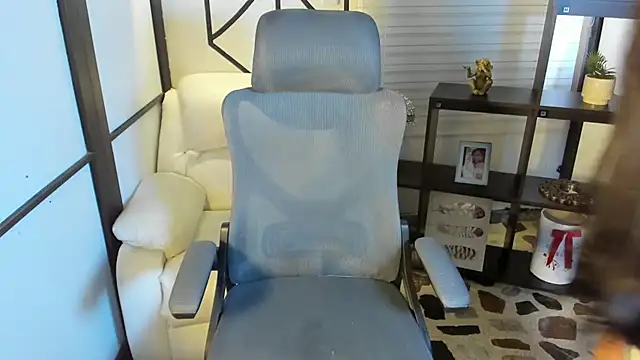 EmySilver online show from February 2025 07:38:01 PM