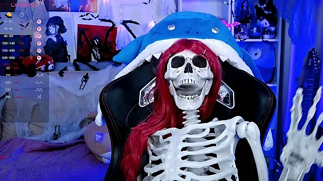 Snapshot of _Sparkland_ chatting on October 2025 09:35:02 PM Sparkland online show from October 2025 09:35:02 PM