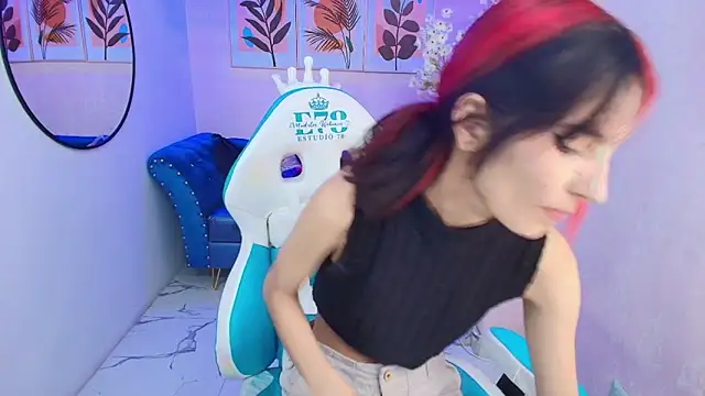 Snapshot of Dafne_huges chatting on September 2025 07:40:02 PM Dafne huges online show from September 2025 07:40:02 PM