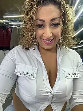 Snapshot of Katti_Barrera chatting on July 2026 09:21:02 PM Katti Barrera online show from July 2026 09:21:02 PM