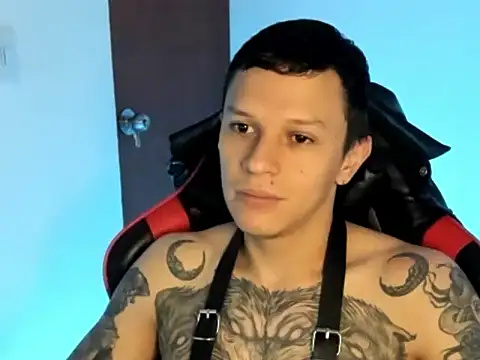 Snapshot of goodboy69l chatting on June 2026 01:06:02 PM goodboy69l online show from June 2026 01:06:02 PM