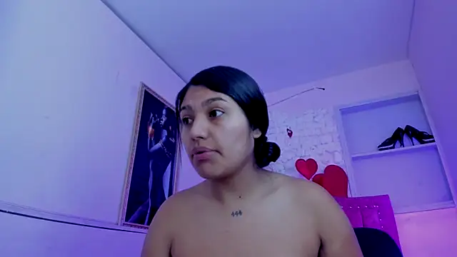 Snapshot of SarahStones chatting on October 2025 10:35:02 AM SarahStones online show from October 2025 10:35:02 AM