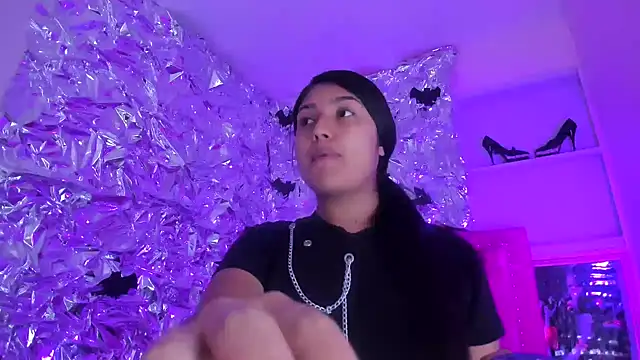 SarahStones online show from November 2025 05:08:02 AM