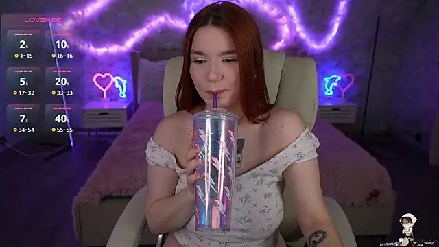 Snapshot of RedShinee chatting on March 2025 08:21:01 PM RedShinee online show from March 2025 08:21:01 PM