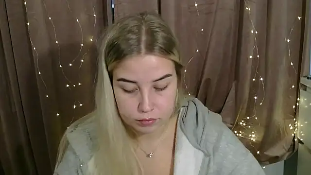 Snapshot of KristyHoney chatting on December 2024 10:05:02 AM KristyHoney online show from December 2024 10:05:02 AM