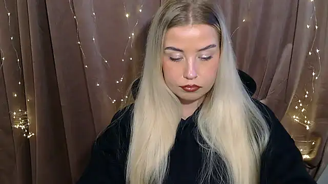 Snapshot of KristyHoney chatting on December 2024 06:42:02 PM KristyHoney online show from December 2024 06:42:02 PM