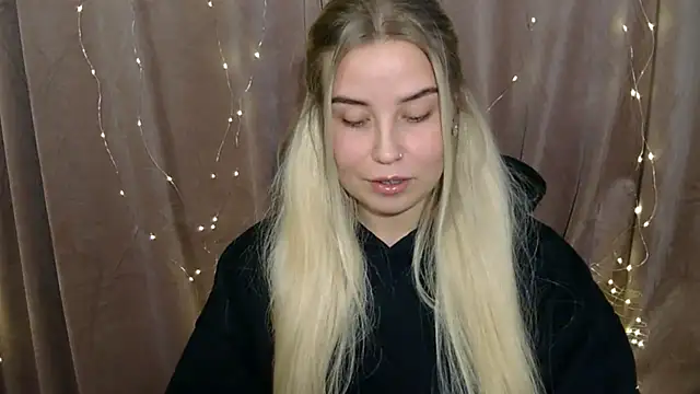 Snapshot of KristyHoney chatting on December 2024 10:02:01 AM KristyHoney online show from December 2024 10:02:01 AM