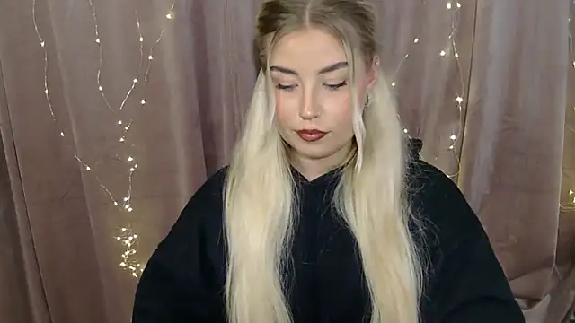 Snapshot of KristyHoney chatting on December 2024 07:31:02 PM KristyHoney online show from December 2024 07:31:02 PM