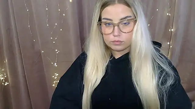Snapshot of KristyHoney chatting on December 2024 07:48:01 AM KristyHoney online show from December 2024 07:48:01 AM