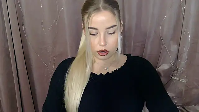 Snapshot of KristyHoney chatting on December 2024 06:45:02 AM KristyHoney online show from December 2024 06:45:02 AM