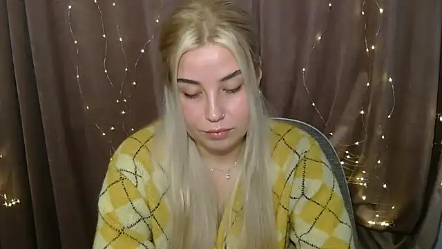 Snapshot of KristyHoney chatting on December 2024 10:05:02 AM KristyHoney online show from December 2024 10:05:02 AM