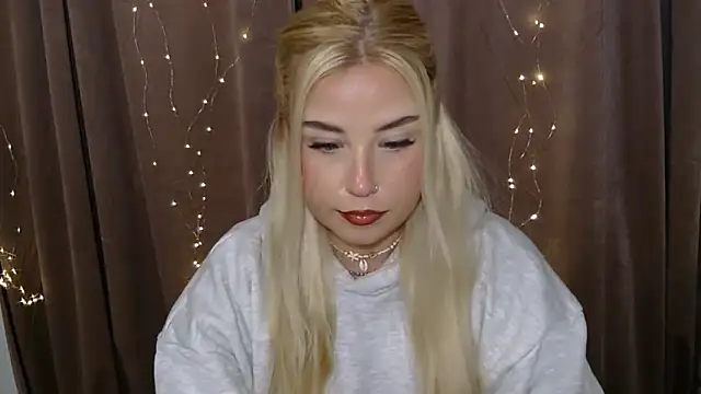 Snapshot of KristyHoney chatting on January 2025 06:25:02 AM KristyHoney online show from January 2025 06:25:02 AM