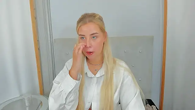 Snapshot of KristyHoney chatting on February 2025 09:42:02 AM KristyHoney online show from February 2025 09:42:02 AM