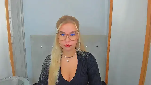 Snapshot of KristyHoney chatting on March 2025 06:24:02 AM KristyHoney online show from March 2025 06:24:02 AM