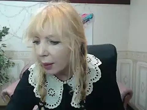 Snapshot of Anna_Diax chatting on December 2024 12:29:02 PM Anna Diax online show from December 2024 12:29:02 PM