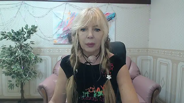 Snapshot of Anna_Diax chatting on December 2024 12:33:02 PM Anna Diax online show from December 2024 12:33:02 PM