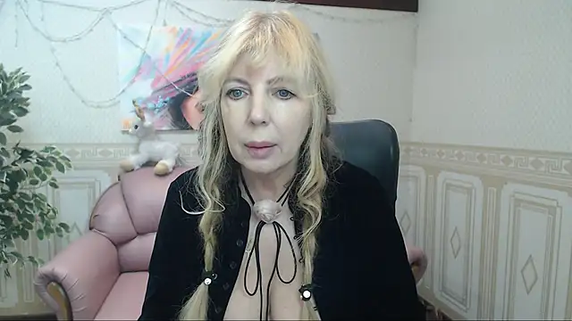 Snapshot of Anna_Diax chatting on February 2025 12:39:02 PM Anna Diax online show from February 2025 12:39:02 PM