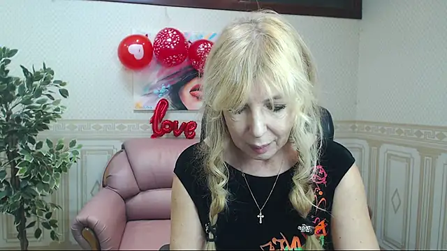 Snapshot of Anna_Diax chatting on February 2025 01:16:02 PM Anna Diax online show from February 2025 01:16:02 PM