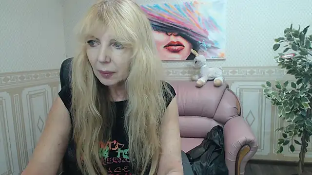 Snapshot of Anna_Diax chatting on February 2025 12:57:02 PM Anna Diax online show from February 2025 12:57:02 PM