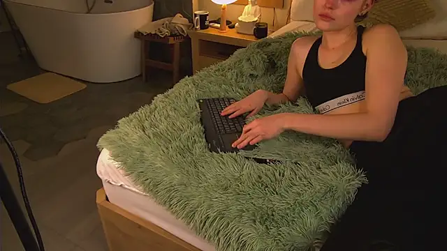 Snapshot of AshleyDouglas chatting on February 2025 05:41:01 AM AshleyDouglas online show from February 2025 05:41:01 AM