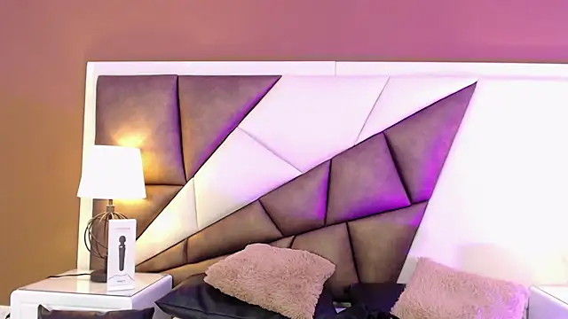 KarolandMichel online show from December 2024 05:51:01 PM