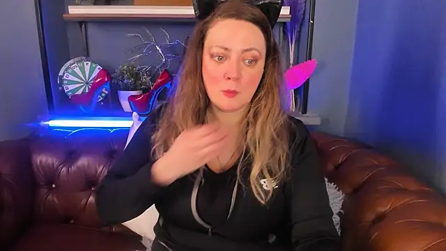Snapshot of JesiaFoxi chatting on March 2025 02:18:02 PM JesiaFoxi online show from March 2025 02:18:02 PM