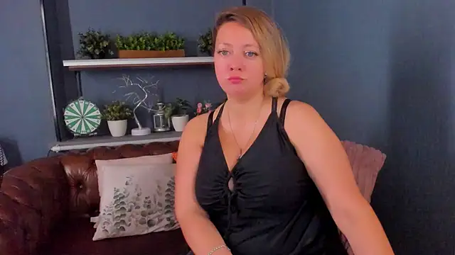 Snapshot of JesiaFoxi chatting on September 2025 10:37:01 AM JesiaFoxi online show from September 2025 10:37:01 AM
