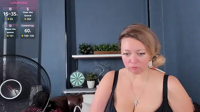 Snapshot of JesiaFoxi chatting on September 2025 10:37:01 AM JesiaFoxi online show from September 2025 10:37:01 AM