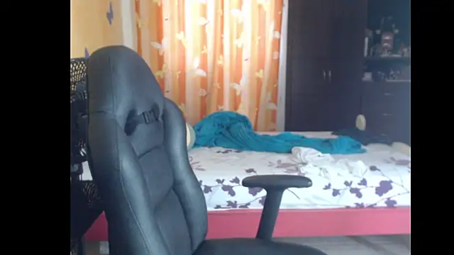 Tobicutee online show from April 2026 06:14:02 PM