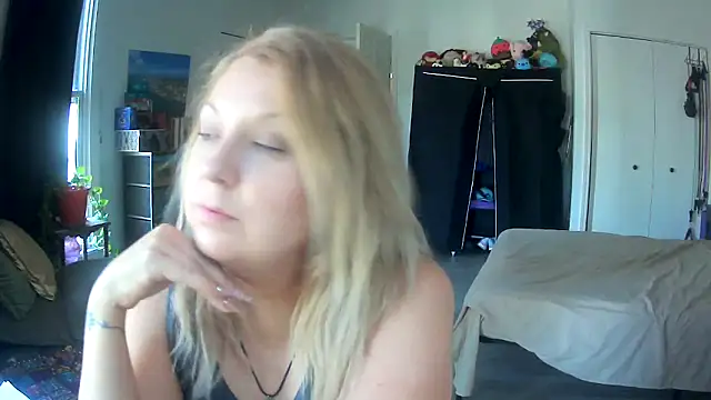 Snapshot of RubyGissing chatting on October 2025 09:21:01 PM RubyGissing online show from October 2025 09:21:01 PM