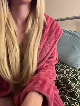 Snapshot of saskiapierce chatting on October 2025 12:33:01 AM saskiapierce online show from October 2025 12:33:01 AM