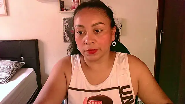 Snapshot of zaray_bella chatting on July 2026 03:23:02 PM zaray bella online show from July 2026 03:23:02 PM