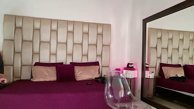 Alexa Miss online show from November 2025 07:59:02 PM