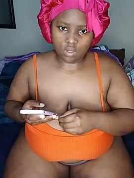 Snapshot of queenxdede chatting on May 2026 04:03:02 PM queenxdede online show from May 2026 04:03:02 PM