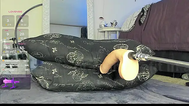 Snapshot of Peaches_N_Kreme chatting on January 2025 04:23:02 AM Peaches N Kreme online show from January 2025 04:23:02 AM