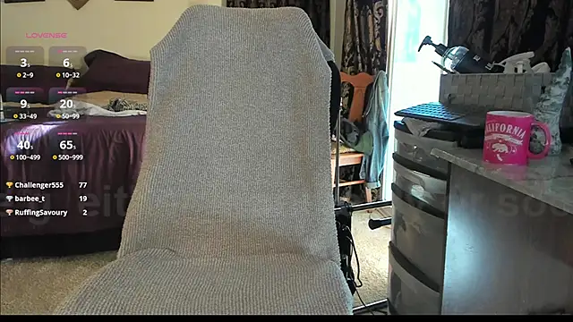 Snapshot of Peaches_N_Kreme chatting on January 2025 10:01:01 PM Peaches N Kreme online show from January 2025 10:01:01 PM