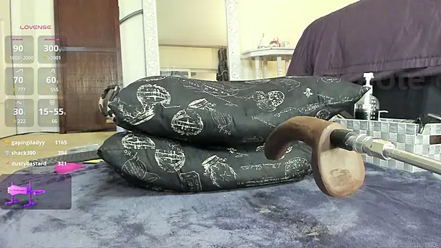 Snapshot of Peaches_N_Kreme chatting on February 2025 04:48:01 AM Peaches N Kreme online show from February 2025 04:48:01 AM