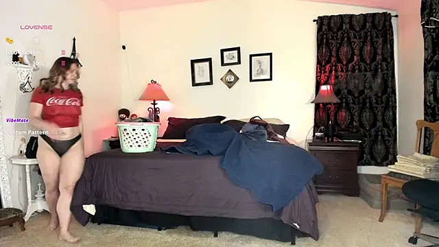 Snapshot of Peaches_N_Kreme chatting on February 2025 02:20:02 AM Peaches N Kreme online show from February 2025 02:20:02 AM