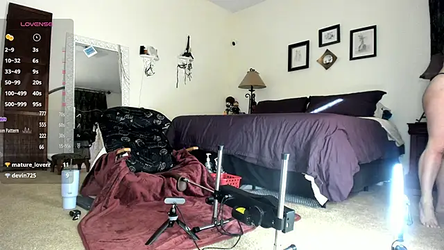 Snapshot of Peaches_N_Kreme chatting on February 2025 11:59:01 PM Peaches N Kreme online show from February 2025 11:59:01 PM