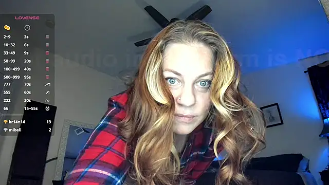 Snapshot of Peaches_N_Kreme chatting on March 2025 02:17:01 AM Peaches N Kreme online show from March 2025 02:17:01 AM