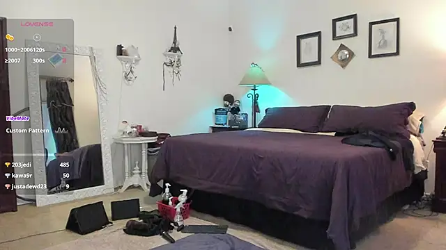 Snapshot of Peaches_N_Kreme chatting on March 2025 01:05:02 AM Peaches N Kreme online show from March 2025 01:05:02 AM