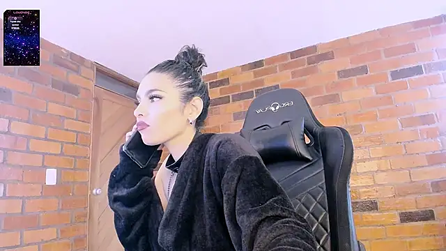 Snapshot of paulinabarnett- chatting on December 2024 08:58:01 PM paulinabarnett- online show from December 2024 08:58:01 PM