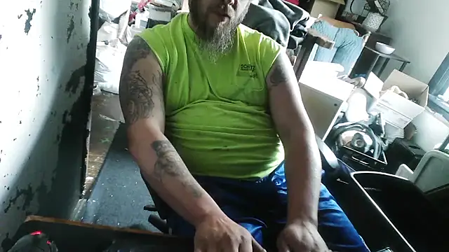 slickwill123 online show from April 2026 05:43:02 PM