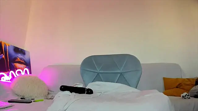 Snapshot of hornyemma__ chatting on December 2024 12:00:02 PM hornyemma online show from December 2024 12:00:02 PM