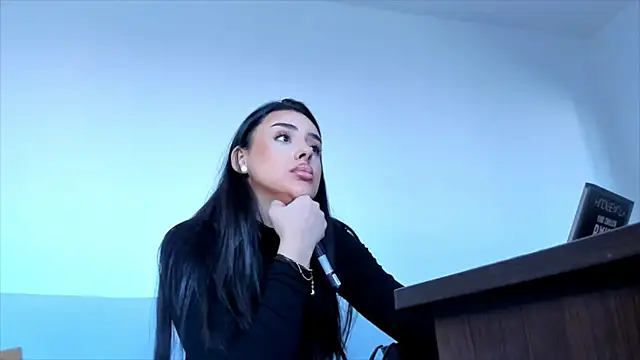 Snapshot of hornyemma__ chatting on January 2025 09:00:01 AM hornyemma online show from January 2025 09:00:01 AM