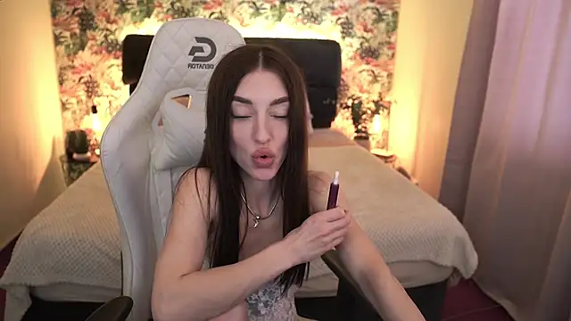 Alice Arwen online show from March 2025 12:23:02 PM