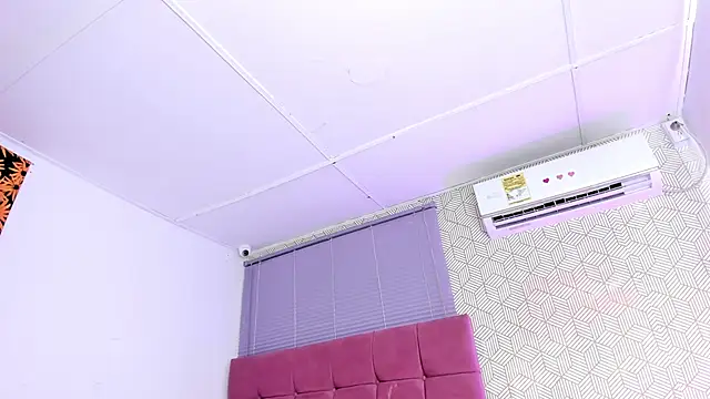 quianna  online show from March 2025 07:01:02 PM