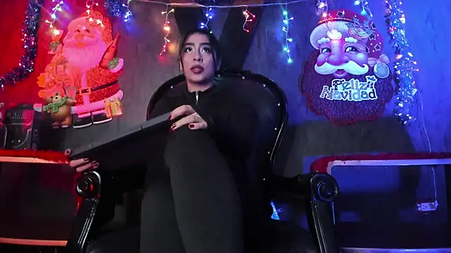 Snapshot of Carolina_Arias chatting on December 2024 08:27:02 PM Carolina Arias online show from December 2024 08:27:02 PM