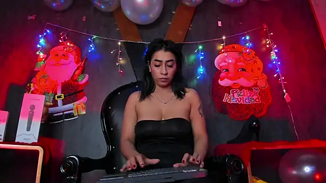 Snapshot of Carolina_Arias chatting on December 2024 08:26:02 PM Carolina Arias online show from December 2024 08:26:02 PM